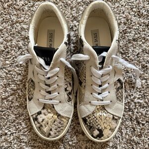 Steve Madden Beige Snake Print Sneakers